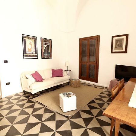 Slow Lecce - Old Town Apartment Sit Exterior photo
