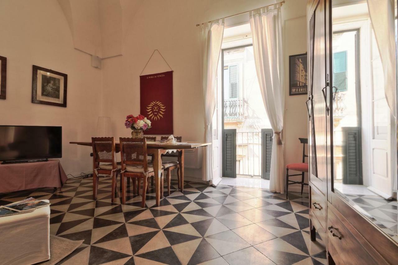 Slow Lecce - Old Town Apartment Sit Exterior photo